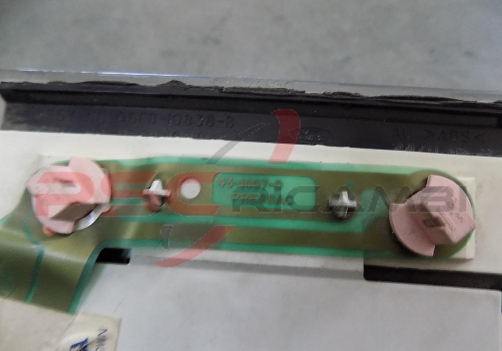 Quadro strumenti contachilometri tachimetro Ford Fiesta 4′ serie 95>02 - immagine 3